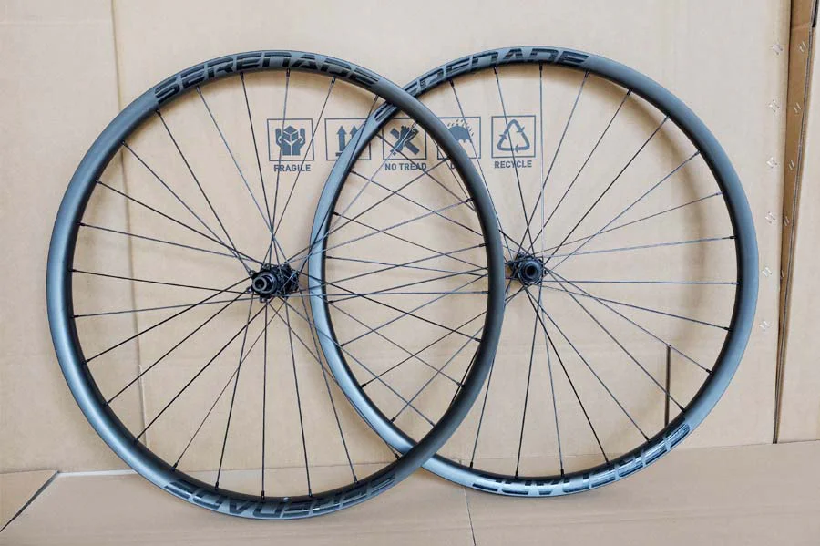 Serenadebikes「Talking」カーボンホイールセットの詳細