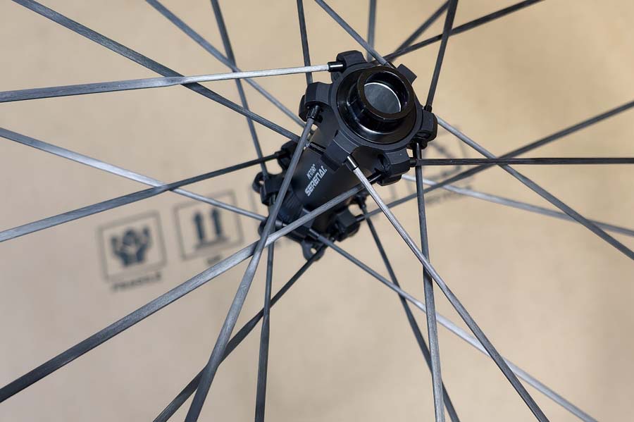 1015g carbon spoke whelset in MTB biking