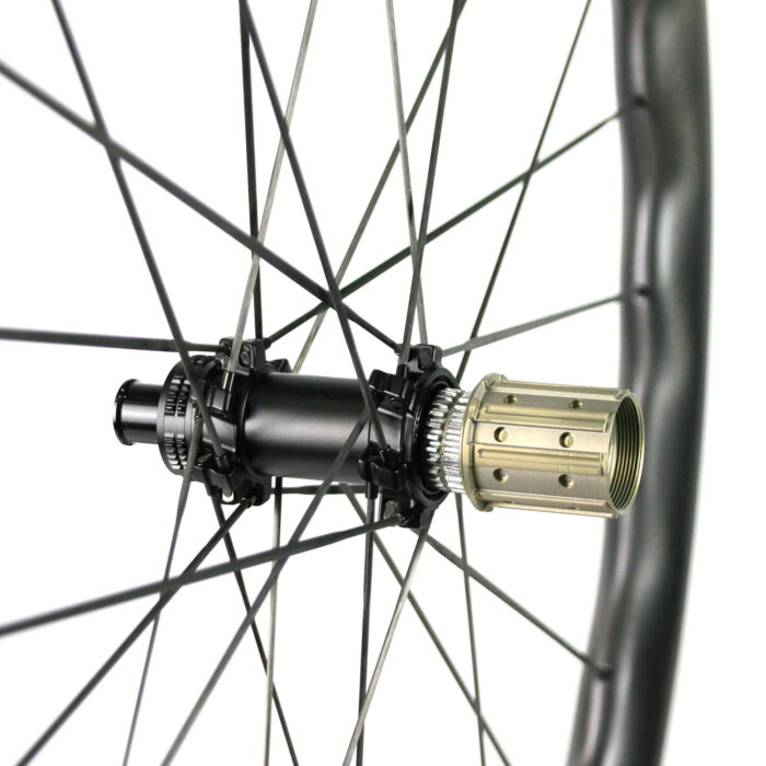 24h carbon spokes rear hub SR251