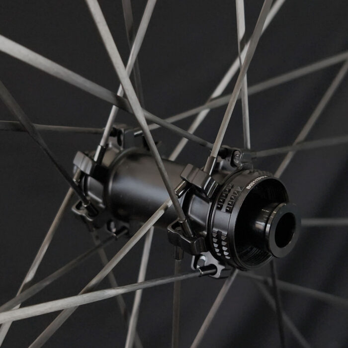 Snakeskin-Surface-65mm-carbon-fiber-wheel-