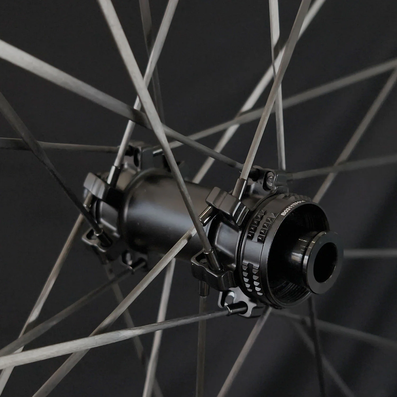 Snakeskin-Surface-65mm-carbon-fiber-wheel-