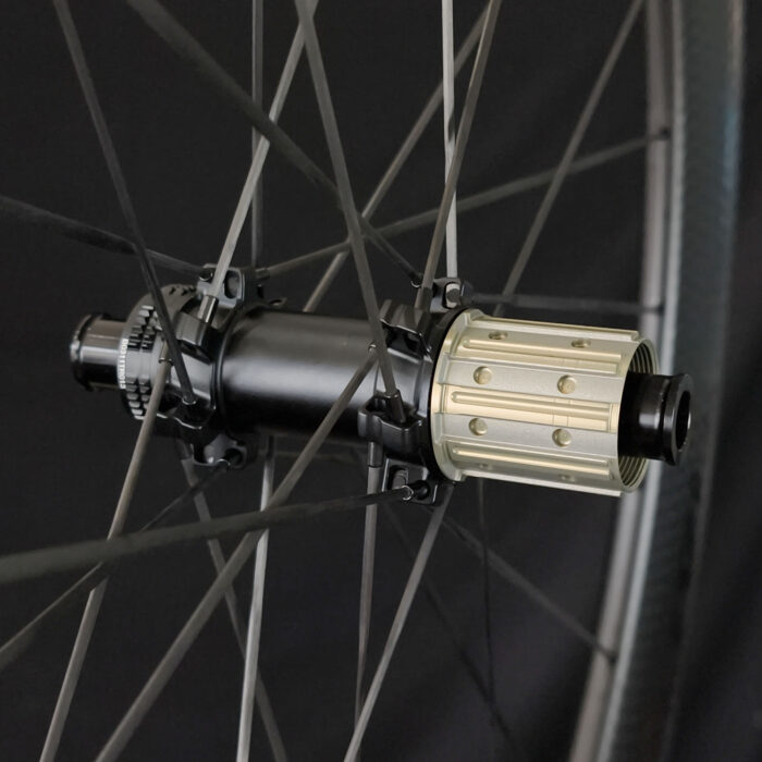 Snakeskin-Surface-65mm-carbon-fiber-wheel-