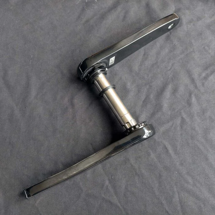 320g カーボンクランクセット | 一体成形チタン製スピンドル
