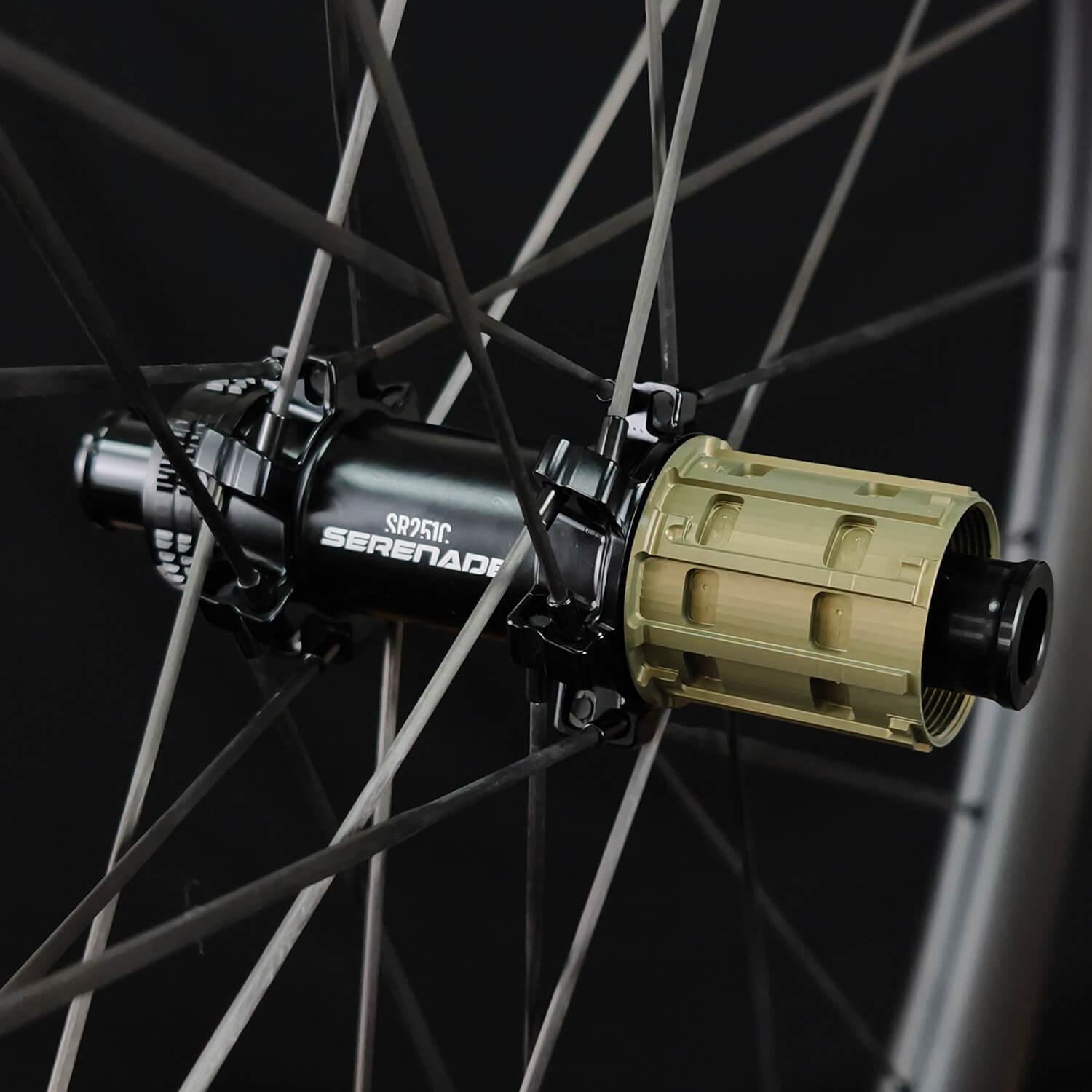 Serenade SR251C carbon spoke rear hub 252g Serenade SR251C carbon spoke rear hub 252g